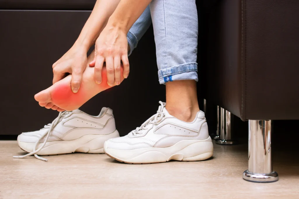 Brennende Füße: typische Symptomatik bei Polyneuropathie